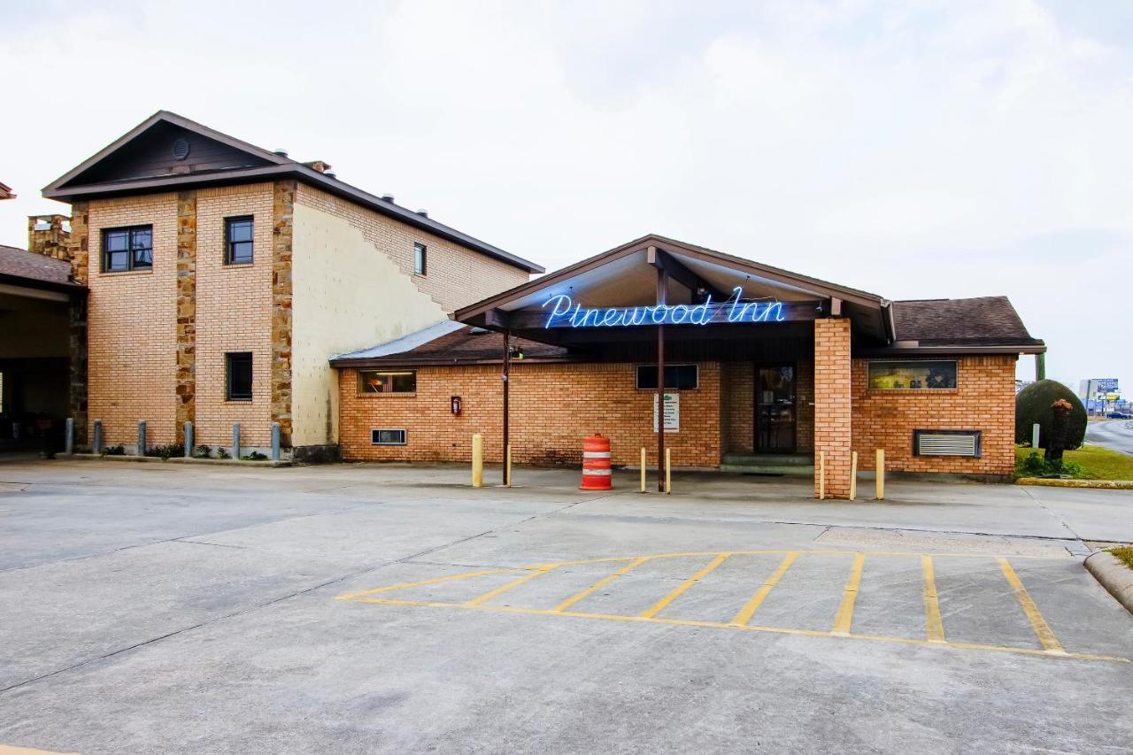 Oyo Pinewood Inn & Suites Silsbee Exterior foto