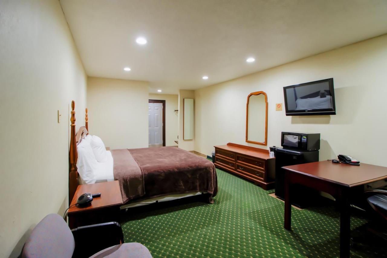 Oyo Pinewood Inn & Suites Silsbee Exterior foto